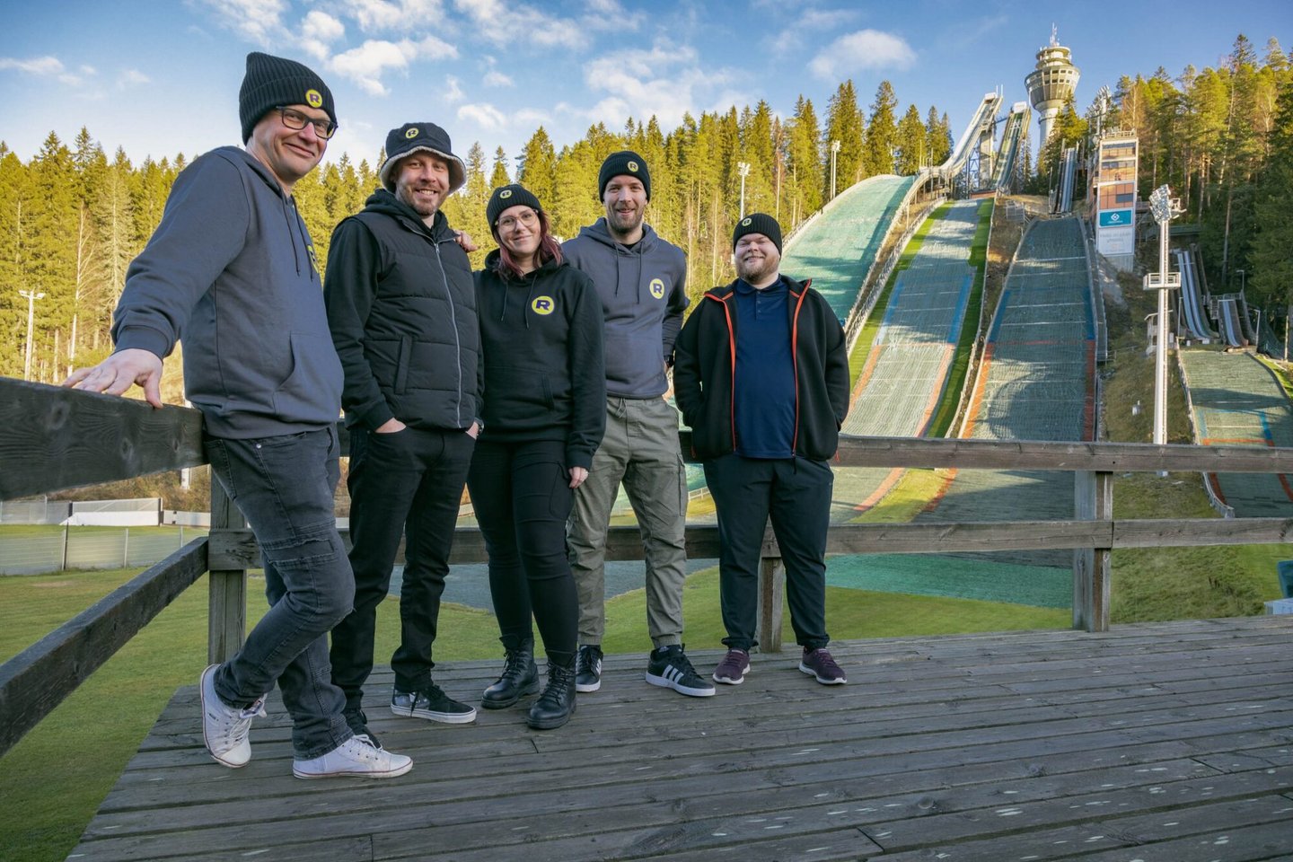 Rowlyn henkilökunta yhteiskuvassa
